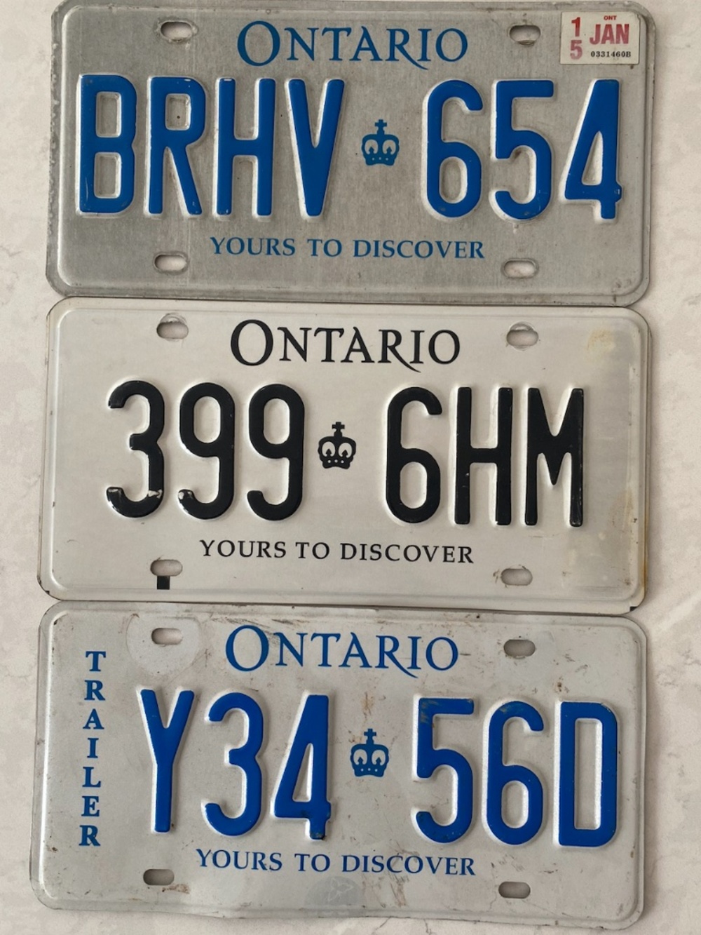 ONTARIO QUEBEC NEW BRUNSWICK CANADA - LICENSE PLATE LOT OF 3